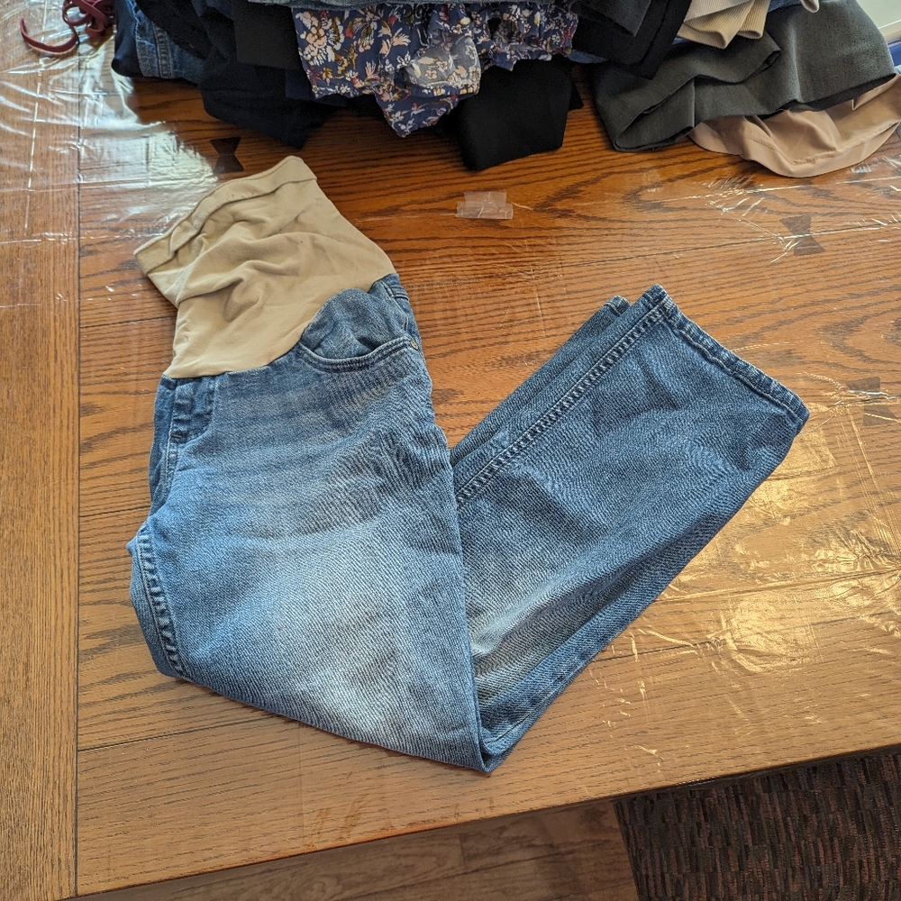 Maternity Capris - Picture 3 of 4